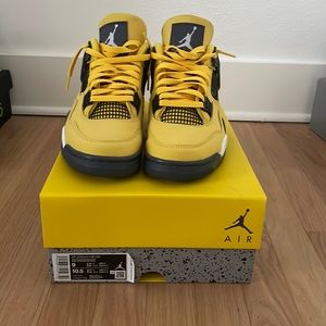 Air Jordan 4 Retro